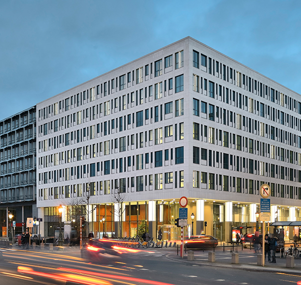 Ampega Asset Management acquiert l’immeuble emblématique « Arts&Lux » à Bruxelles, une opération stratégique au cœur du Quartier Européen